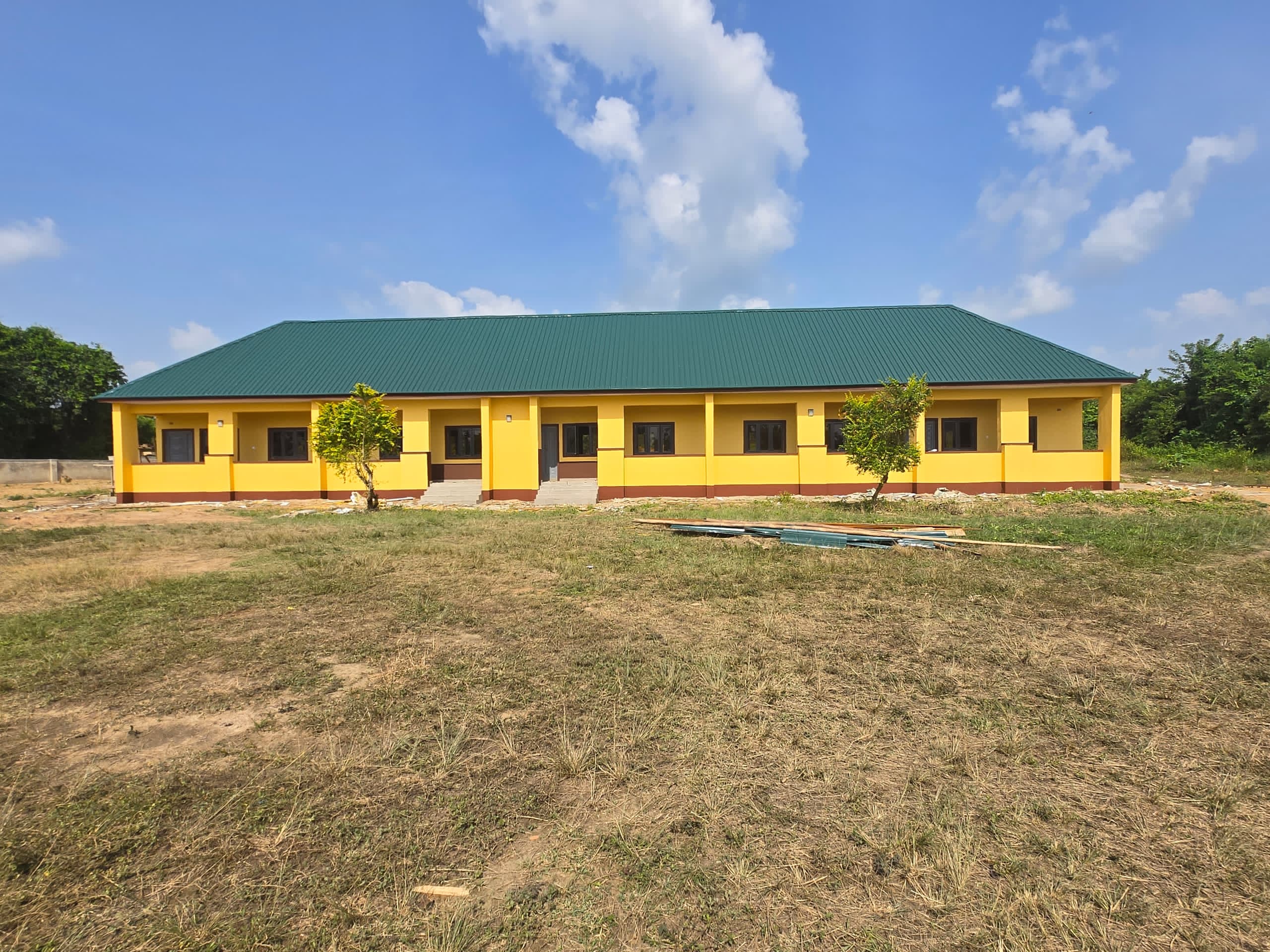 New primary school classroom block, Onipe, Ibadan &mdash; yellow exterior with green roof, completed